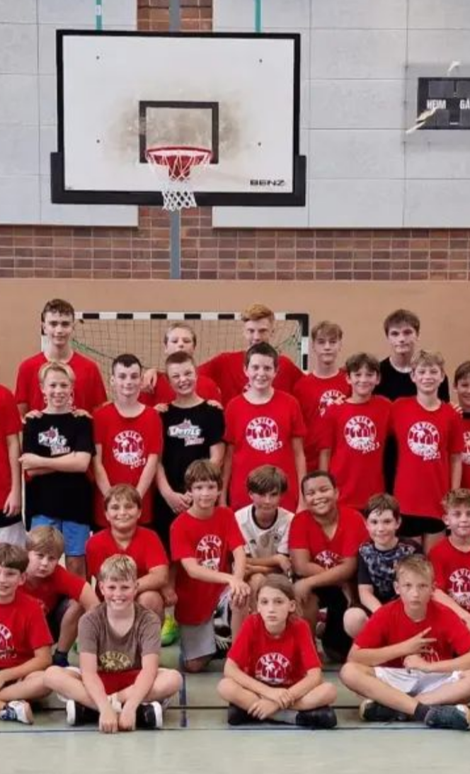 Neue Bälle für die Basketball Jugend der White Devils
