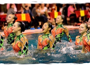 Neue Wettkampfanzüge für SSC Synchronschwimmerinnen