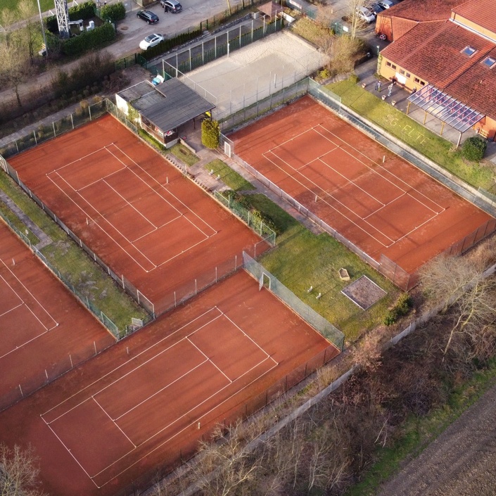 Ganzjahresplatz mit Flutlicht für die Tennisabteilung der SG Elte