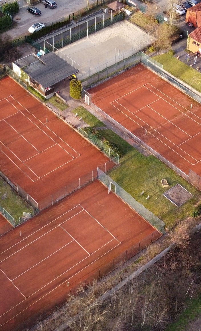 Ganzjahresplatz mit Flutlicht für die Tennisabteilung der SG Elte