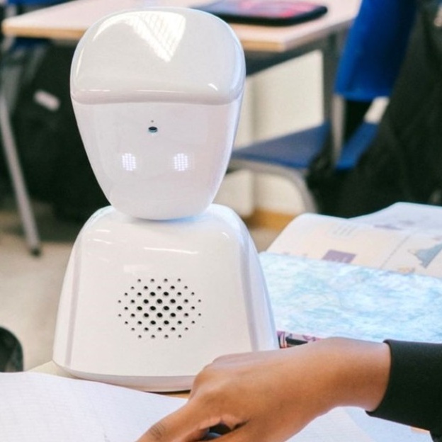 Kleiner Schulroboter hilft kranken Kindern