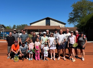Tribüne für den Tennisplatz