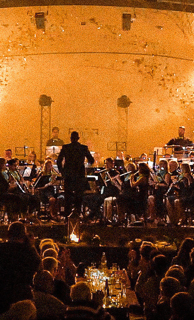 Neue Regenjacken für den Musikverein Sundern