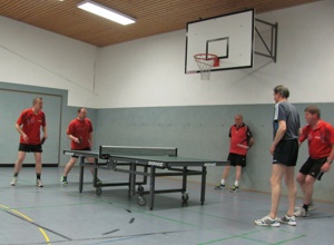 Sportgeräte für den TuS Reeßum
