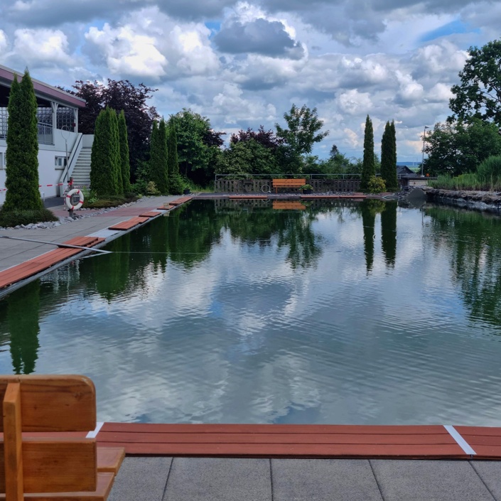 Neue Beckenfolie für das Naturbad Menne