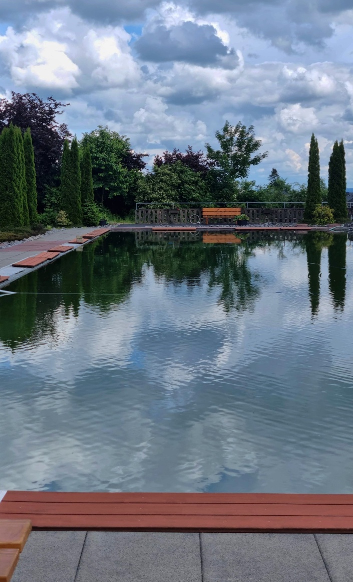 Neue Beckenfolie für das Naturbad Menne