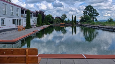 Neue Beckenfolie für das Naturbad Menne