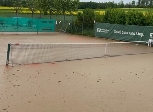 Überflutet - Instandsetzung Tennisplätze TCW