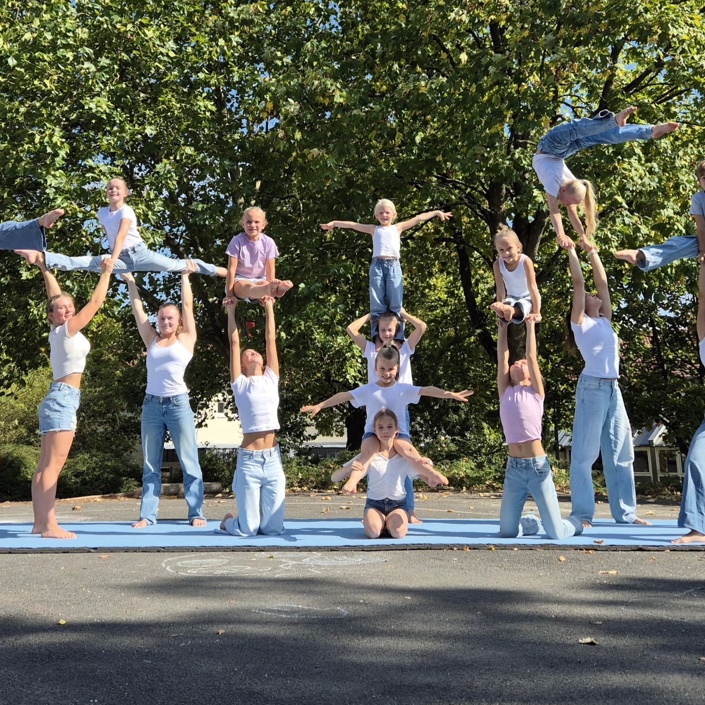 Neue Wettkampf-Turnfläche für die Sportakrobaten des KSV Baunatal
