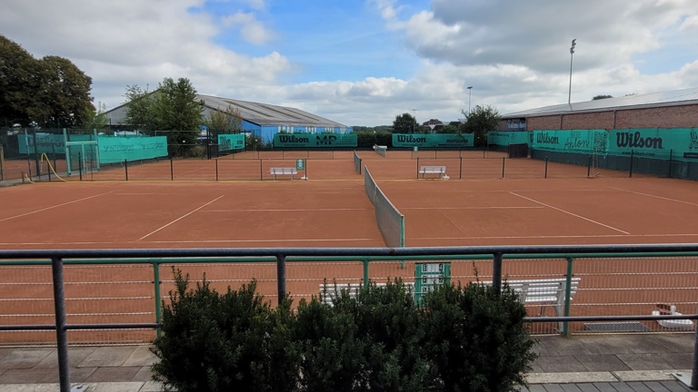 Sanierung eines Tennisplatzes