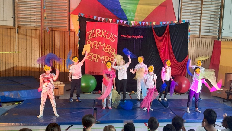 Ramba Zamba an der Pesta - Zirkustalent stärkt Selbstvertrauen