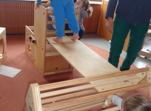 Pikler Möbel für die Kinder in der Kita Töpen