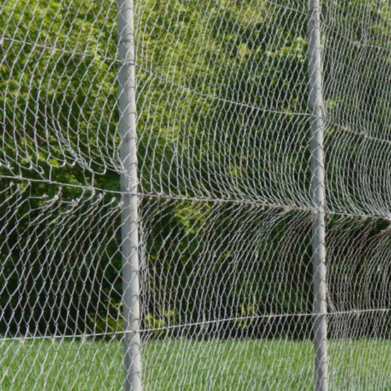 Neuer Ballfangzaun für die Spvgg Loiching