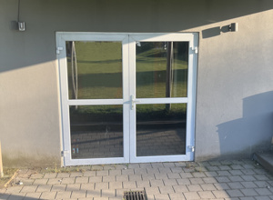 Kabineneingangstüre Sportheim