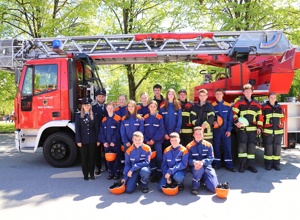 Neue Möbel für die Feuerwehr Schöllnach