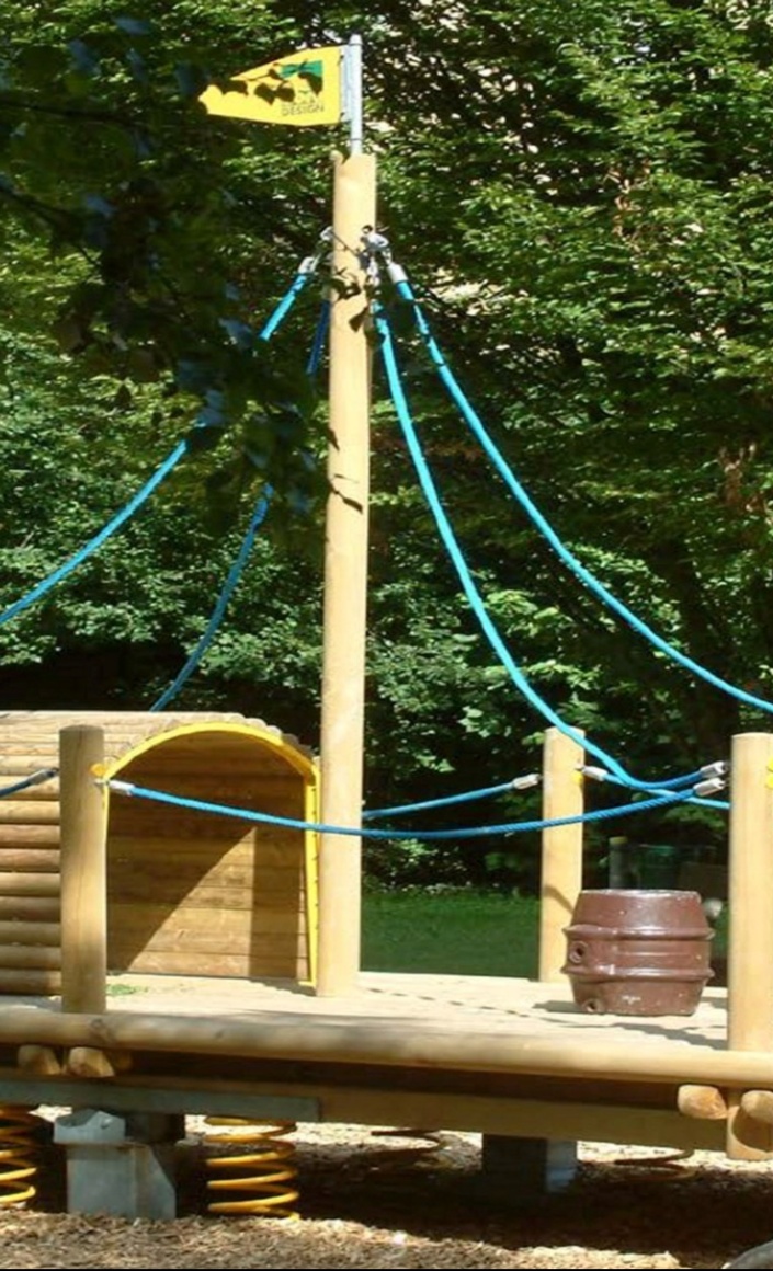 Spielplatz-Floß an der Alten Floßlände in Wolfratshausen