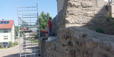 Sanierung der Kirchenmauer an der Kirche Waldtann