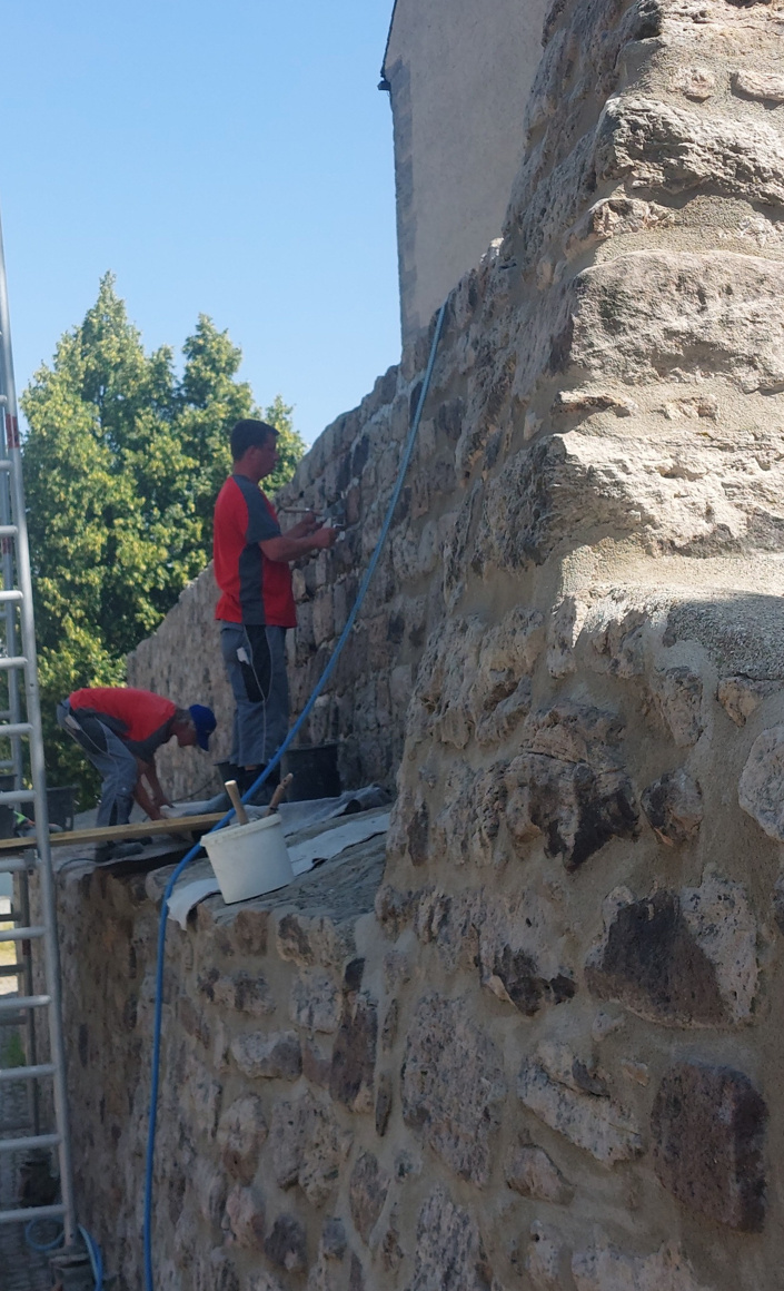 Sanierung der Kirchenmauer an der Kirche Waldtann