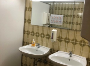 Alle helfen mit - Renovierung des Jugendraumes und der Sanitäranlagen