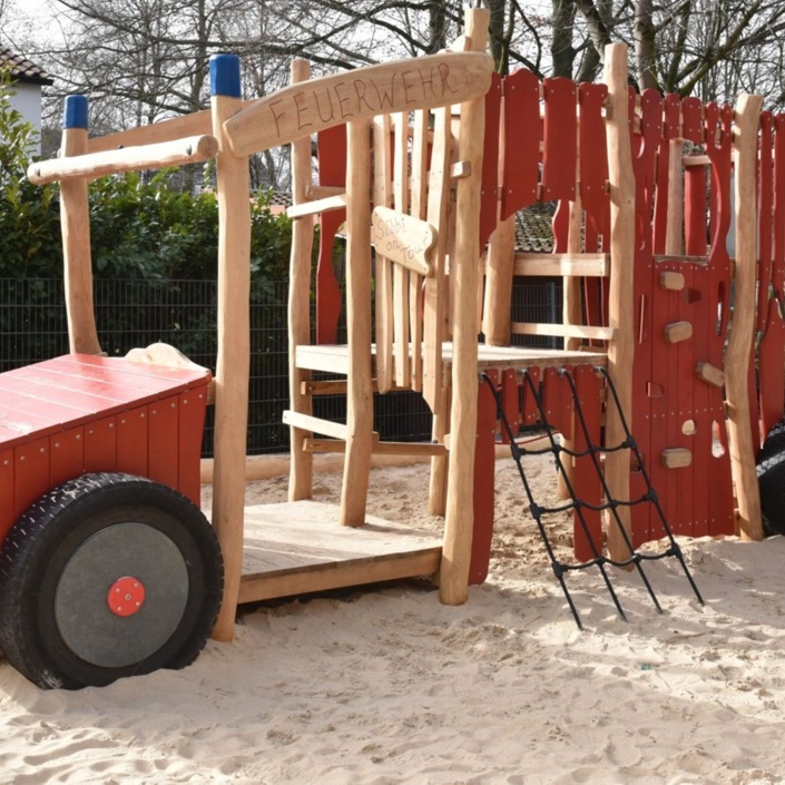 Neues Spielgerät für den Kindergarten in Bentfeld - Feuerwehrauto