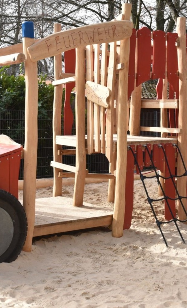 Neues Spielgerät für den Kindergarten in Bentfeld - Feuerwehrauto