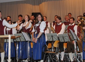 Neue Notenständer für die Engerazhofer Musikanten