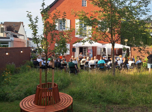 Ein Gerätehaus für das BücherWurmParadies