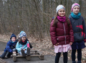 Tischtennisspaß auf dem Schulhof