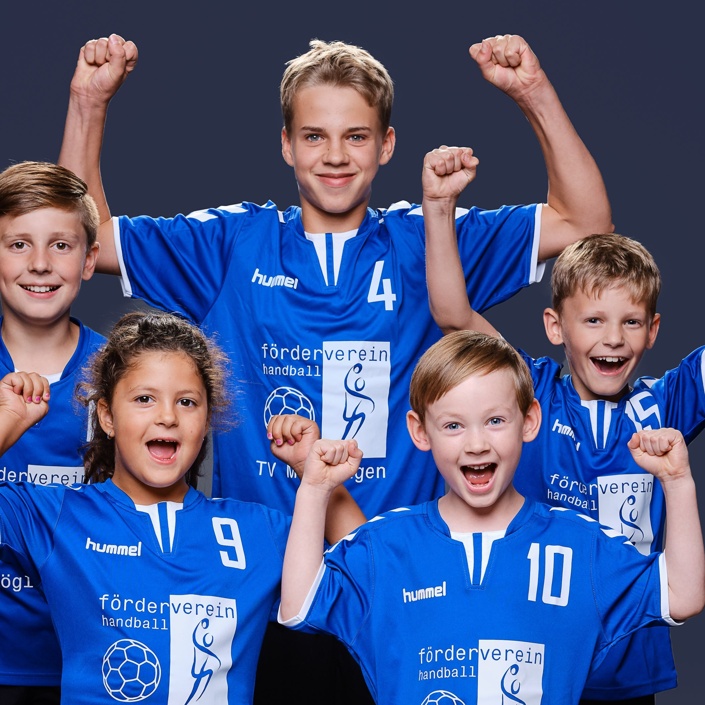 Trainingsanzüge für die Möglinger Handballer