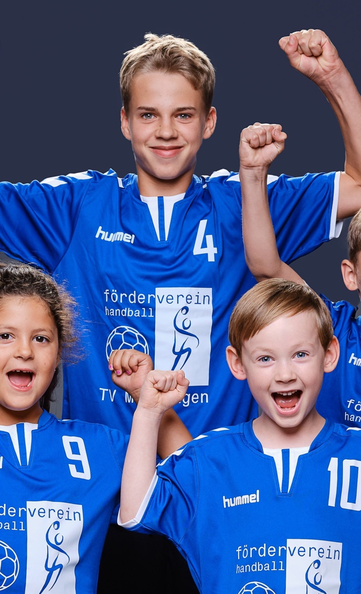 Trainingsanzüge für die Möglinger Handballer