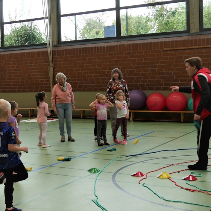 Jung und Alt in Bewegung