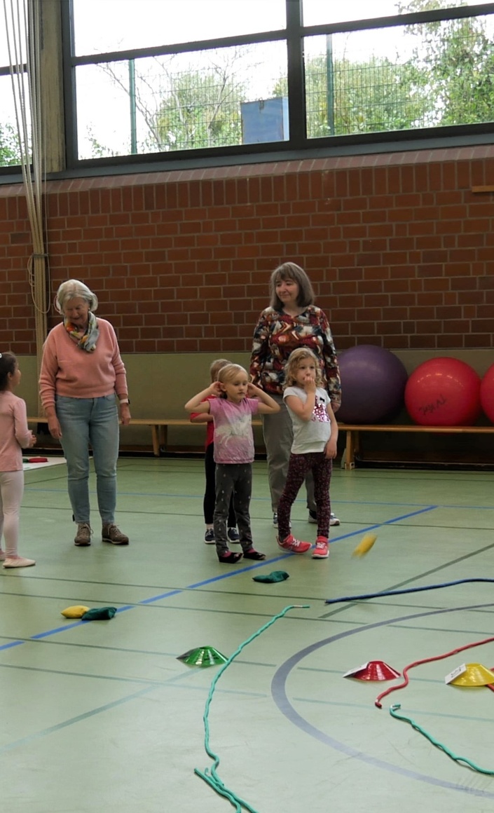 Jung und Alt in Bewegung