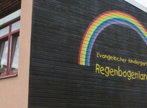 Schaukel für den Kindergarten Regenbogenland Tauperlitz 