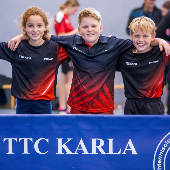 Ein Verein - viele Teams: Neue Trikots für den TTC Karla