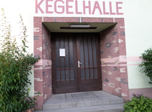 Neue Eingangstür für Kegelhalle in Arendsee
