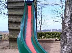 Röhrenrutsche für den Spielplatz Dorfgemeinschaft Dannenberg