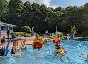 Damit alle Schwimmen lernen - Sommerschwimmkurse