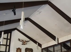 Erneuerung der Innendecke im Kur - und Bürgerhaus Saalhausen
