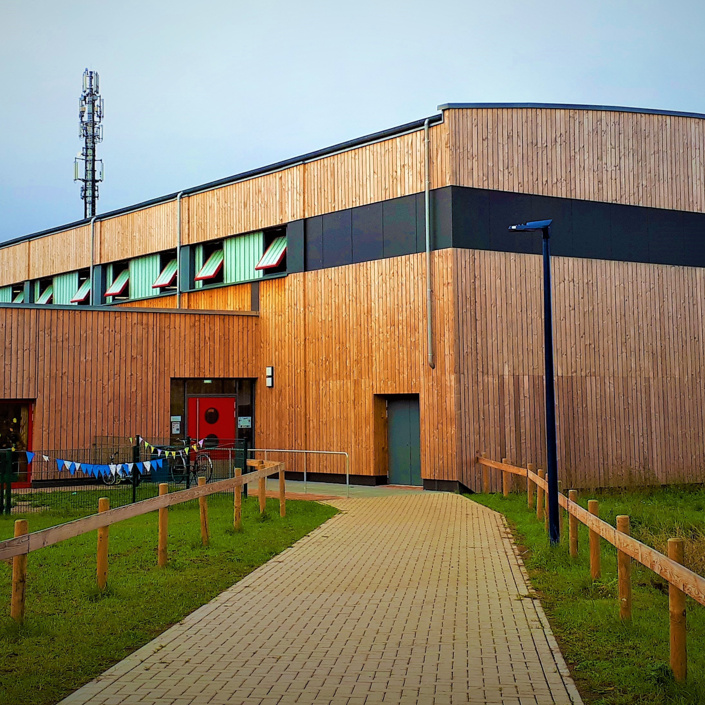 40 Sitzgelegenheiten neue Turnhalle