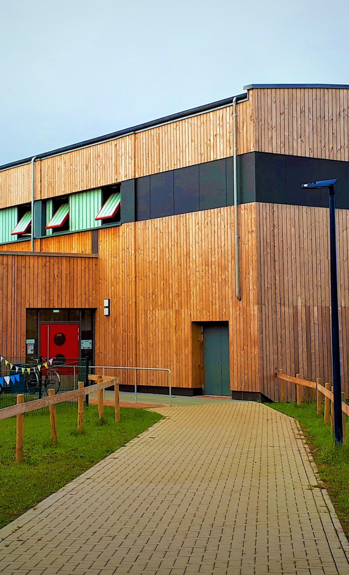 40 Sitzgelegenheiten neue Turnhalle