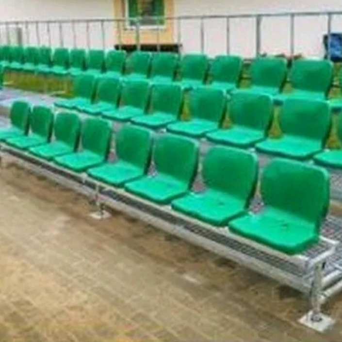 Eine Zuschauertribüne für unseren Kunstrasenplatz