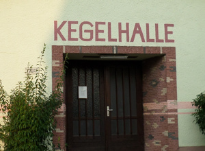 Neue Eingangstür für Kegelhalle in Arendsee