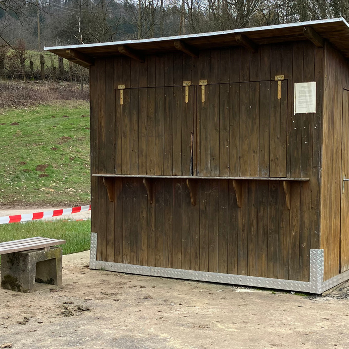 Neue Hütte am Sportplatz