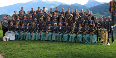 Uniform für eine Jungmusikantin