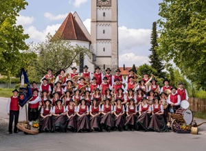 Neue Trachtentücher für den Musikverein Jengen