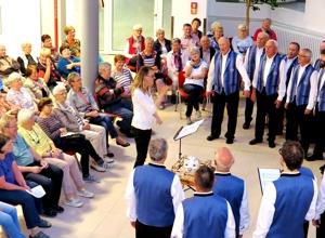 Neues Outfit für die Chorsänger