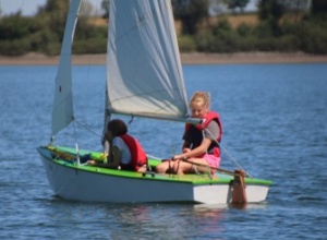Jugend-Regattaboote und -ausrüstung