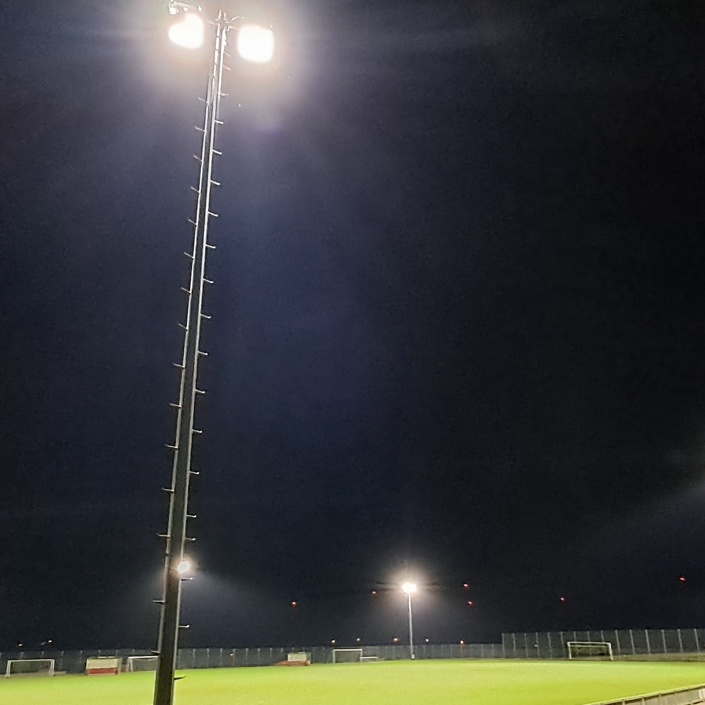 Notwendige Umrüstung auf LED-Flutlicht in Schleid