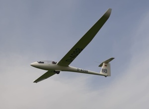 Volksbank: Neulackierung Hochleistungssegelflugzeug