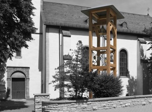 Glockenstuhl für historische Kirchenglocke